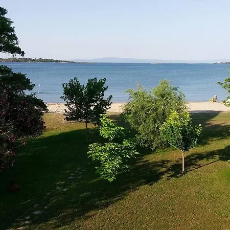 Bright, Beachfront With Free Parking And Garden Holiday home Vourvourou