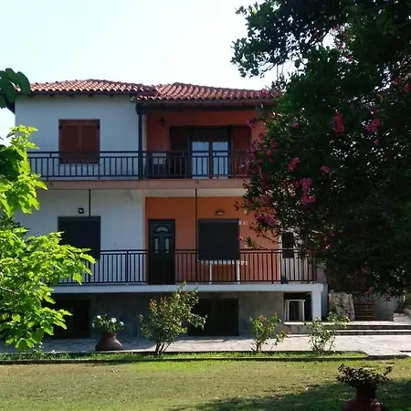 Feriehus Bright, Beachfront With Free Parking And Garden