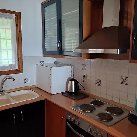 Feriehus Bright, Beachfront With Free Parking And Garden Vourvourou