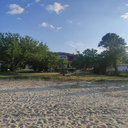 Holiday home Bright, Beachfront With Free Parking And Garden *