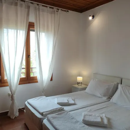 Bright, Beachfront With Free Parking And Garden *