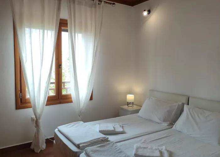 Bright, Beachfront With Free Parking And Garden *